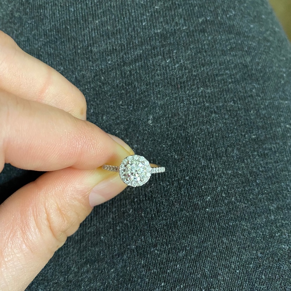 engagement ring - Picture 3 of 6